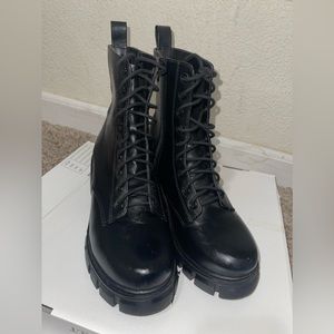 Women’s black leather Dynasty lace-up